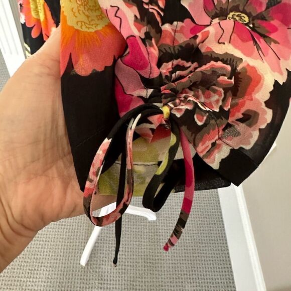 Cabi Gemini, semi sheer blouse. - Picture 4 of 6